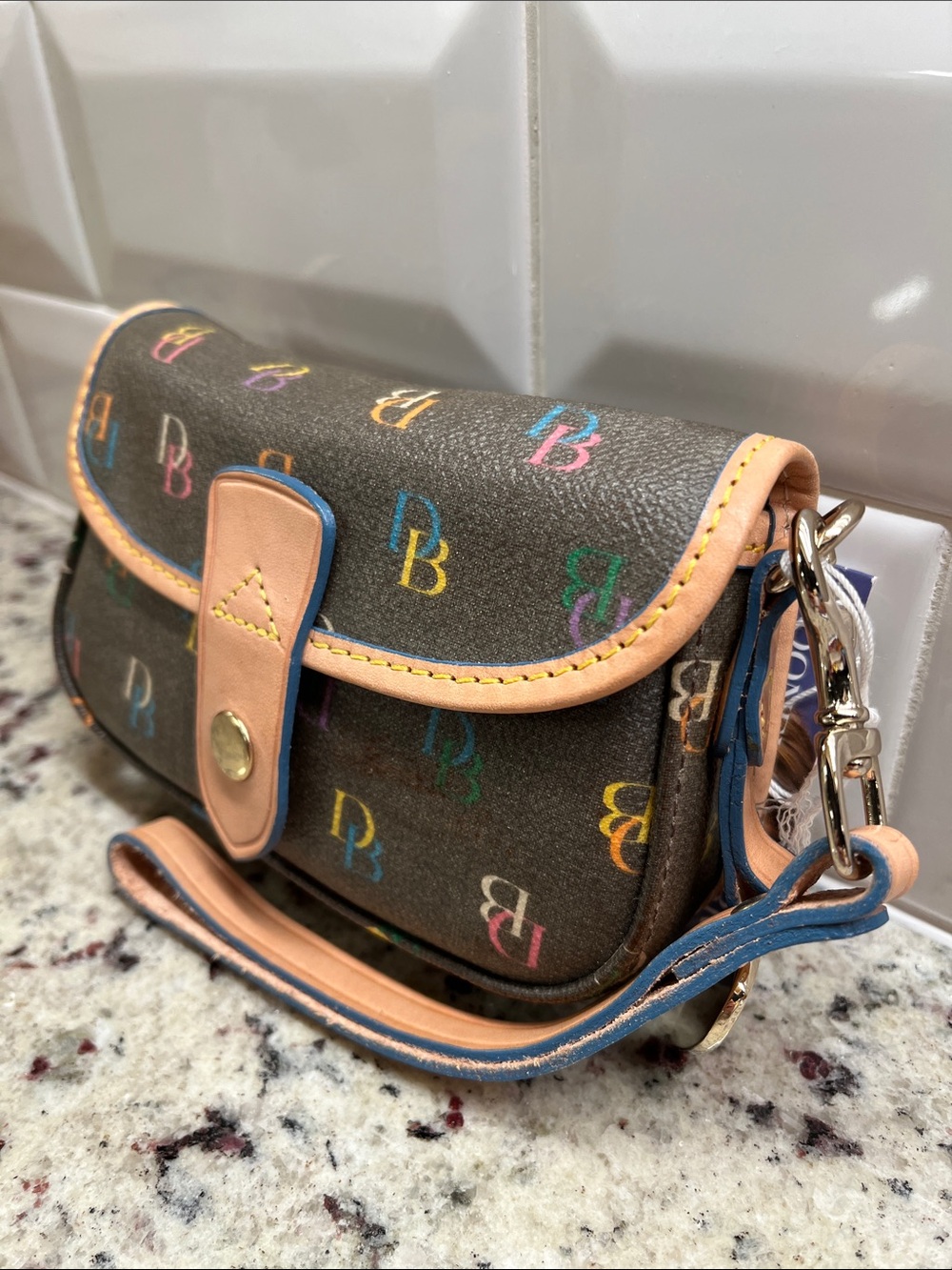 Dooney & Bourke Wristlet NWT - Picture 3 of 13